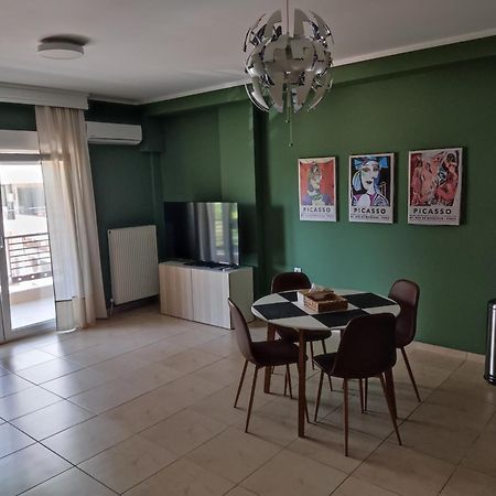 Cozy Apt! Friends & Family - Private Paid Parking Солун Екстериор снимка
