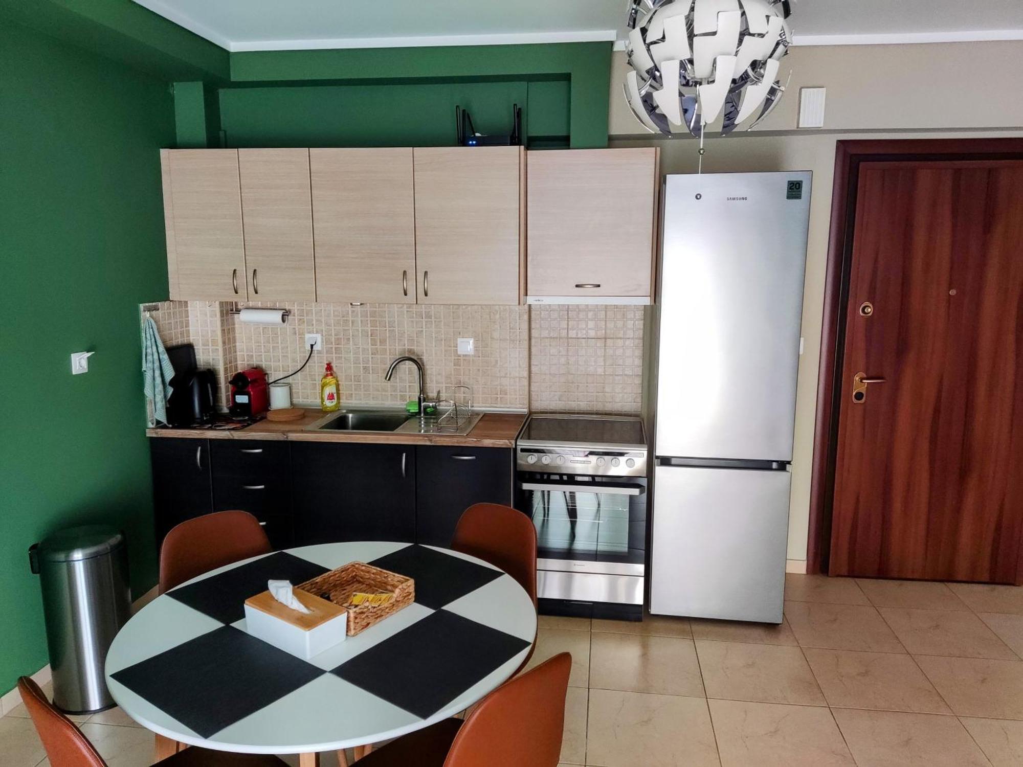 Cozy Apt! Friends & Family - Private Paid Parking Солун Екстериор снимка