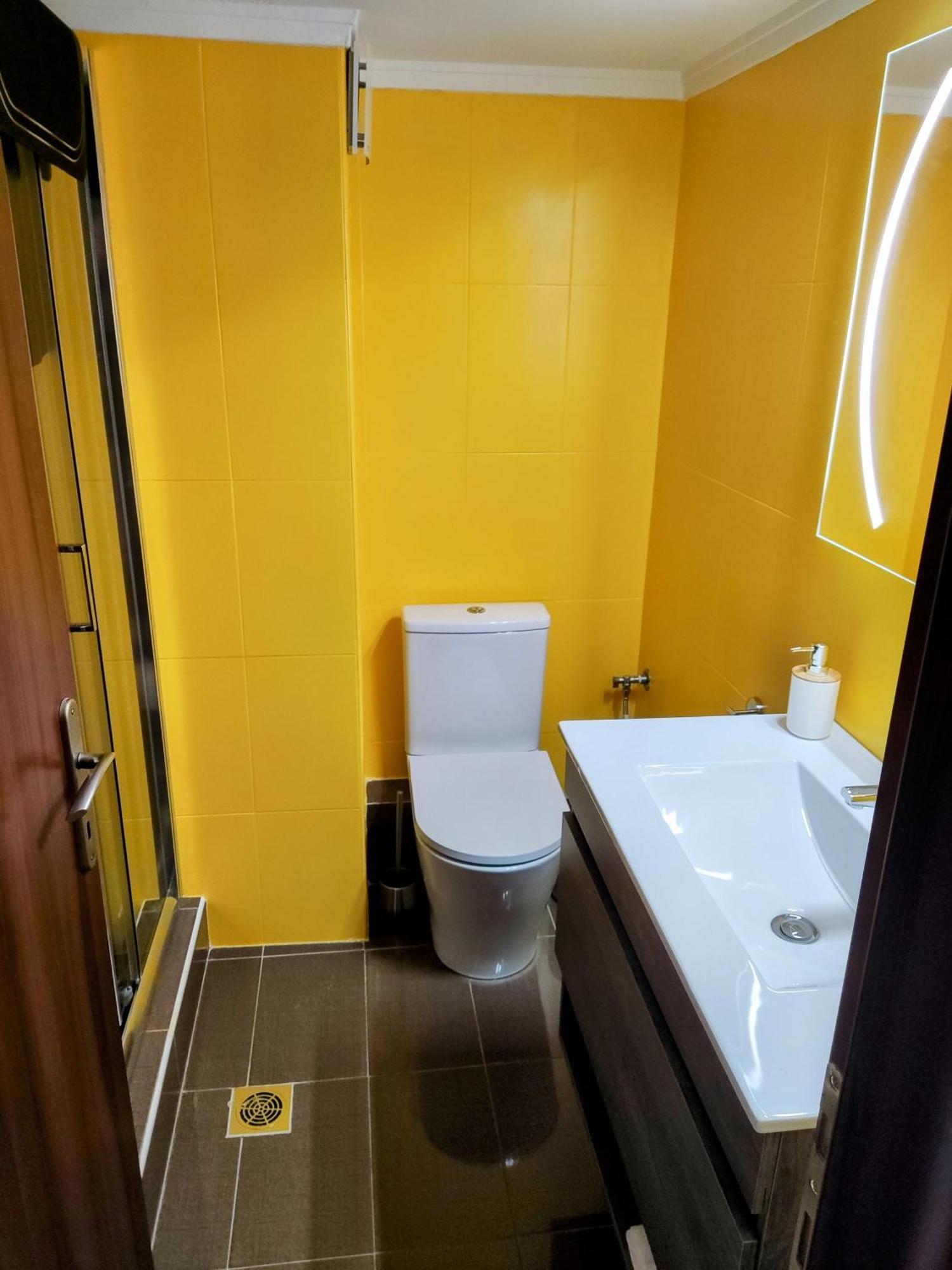 Cozy Apt! Friends & Family - Private Paid Parking Солун Екстериор снимка