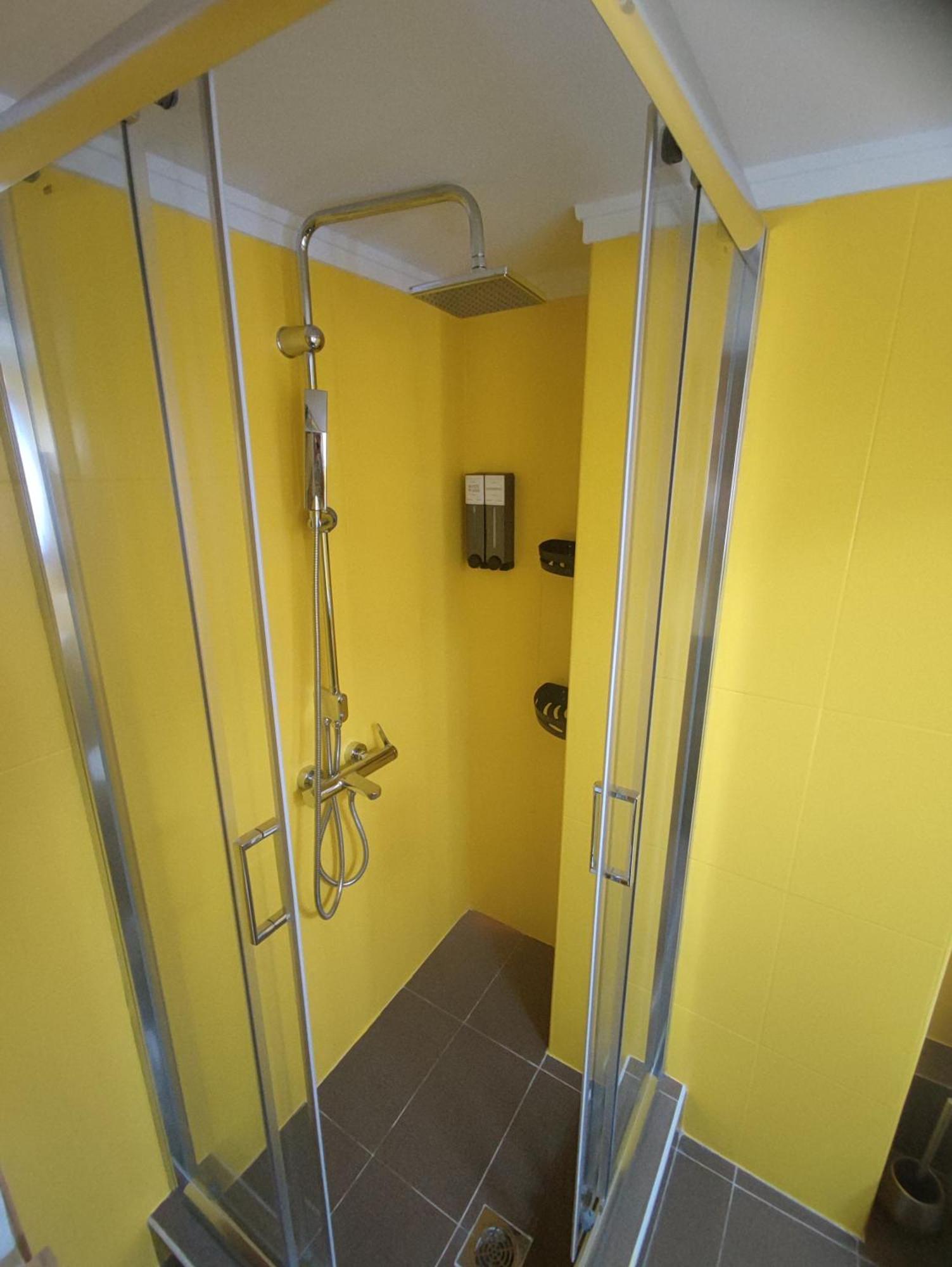 Cozy Apt! Friends & Family - Private Paid Parking Солун Екстериор снимка