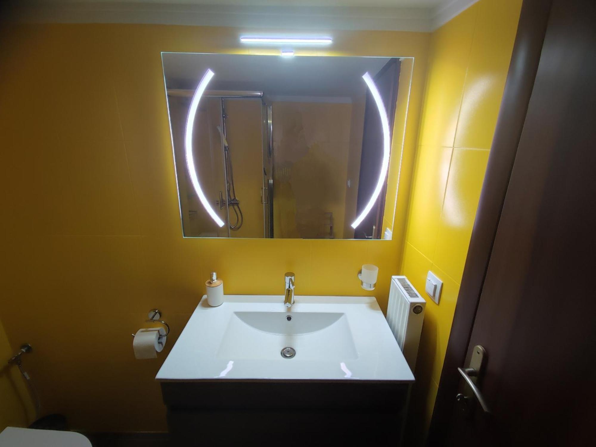 Cozy Apt! Friends & Family - Private Paid Parking Солун Екстериор снимка