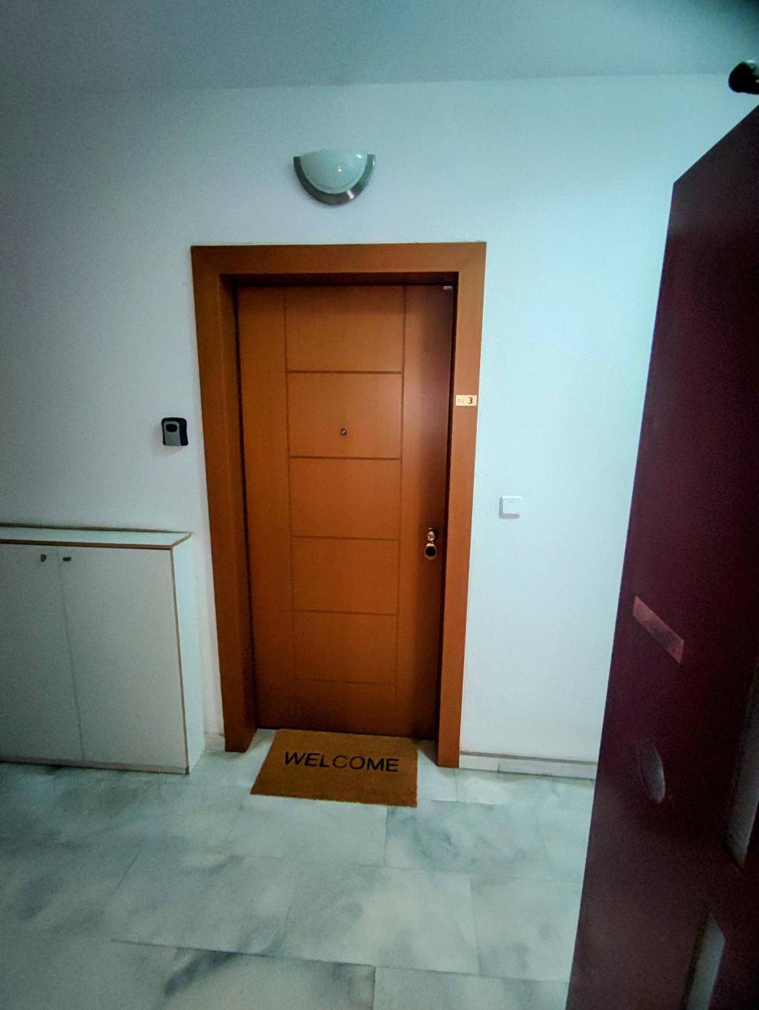 Cozy Apt! Friends & Family - Private Paid Parking Солун Екстериор снимка