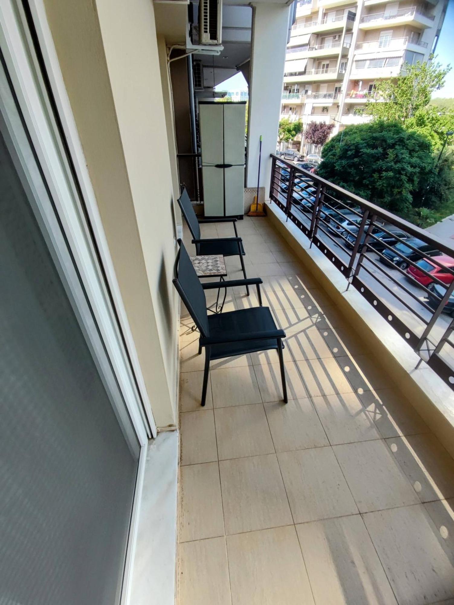 Cozy Apt! Friends & Family - Private Paid Parking Солун Екстериор снимка