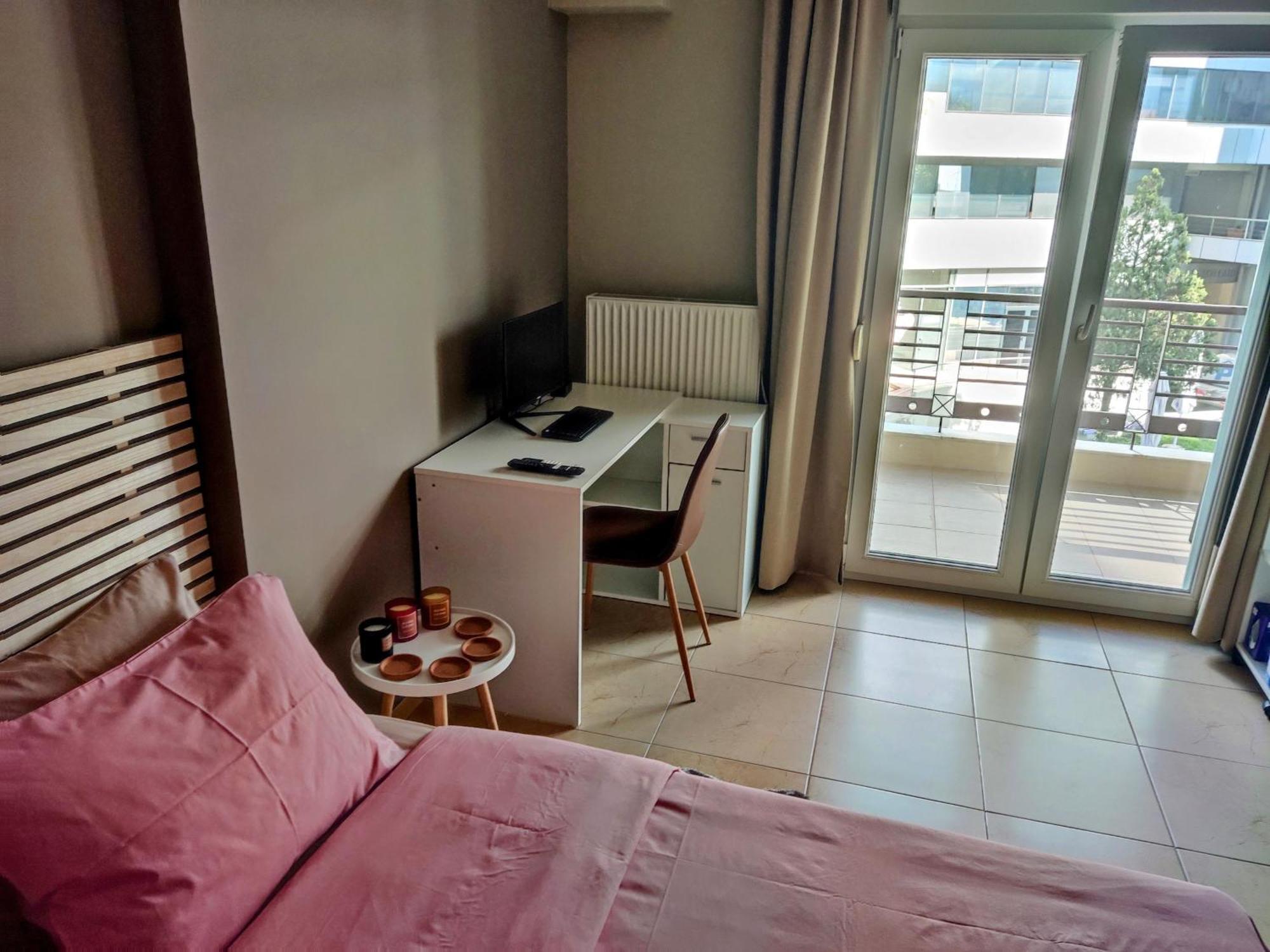 Cozy Apt! Friends & Family - Private Paid Parking Солун Екстериор снимка