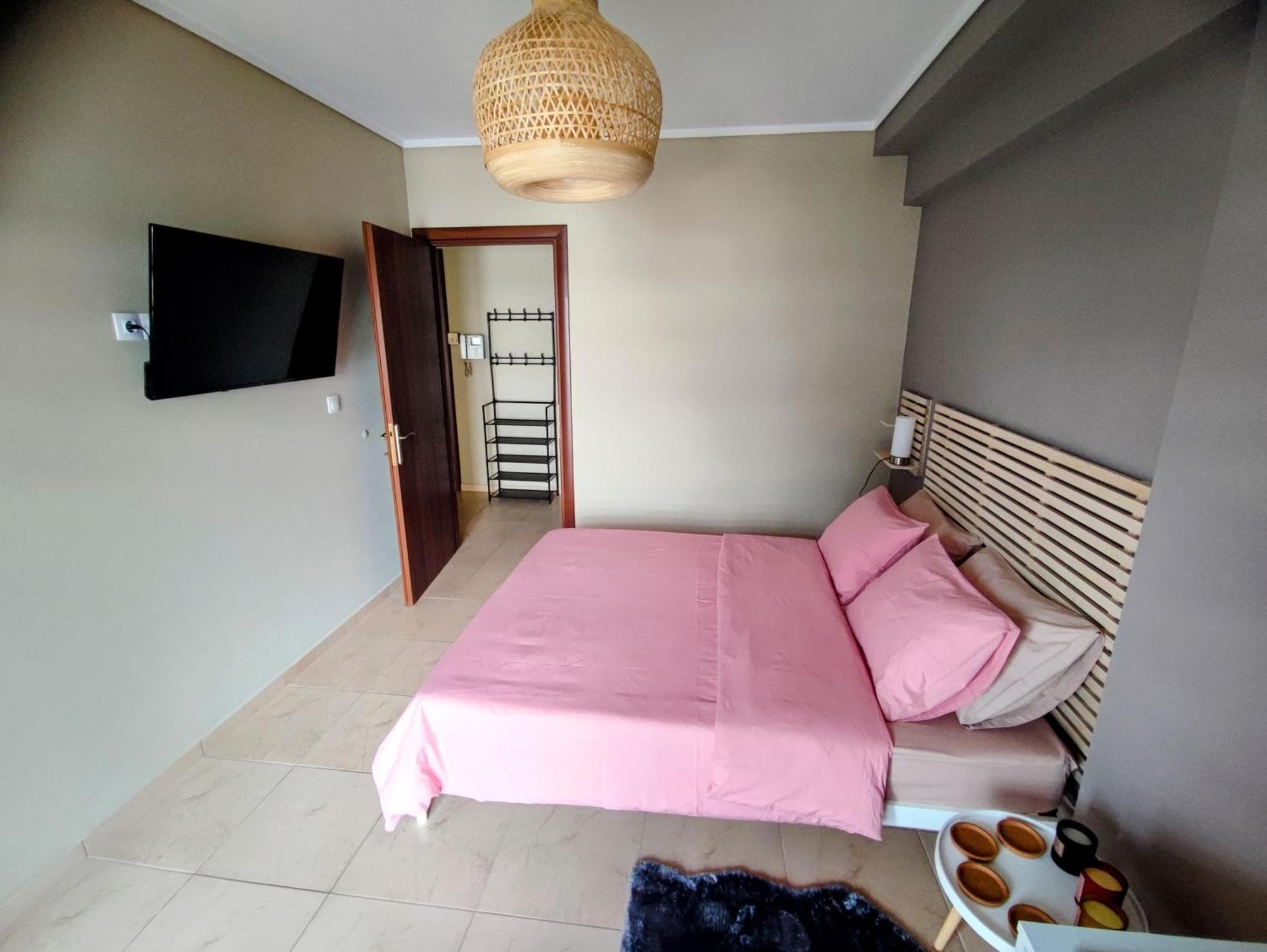 Cozy Apt! Friends & Family - Private Paid Parking Солун Екстериор снимка