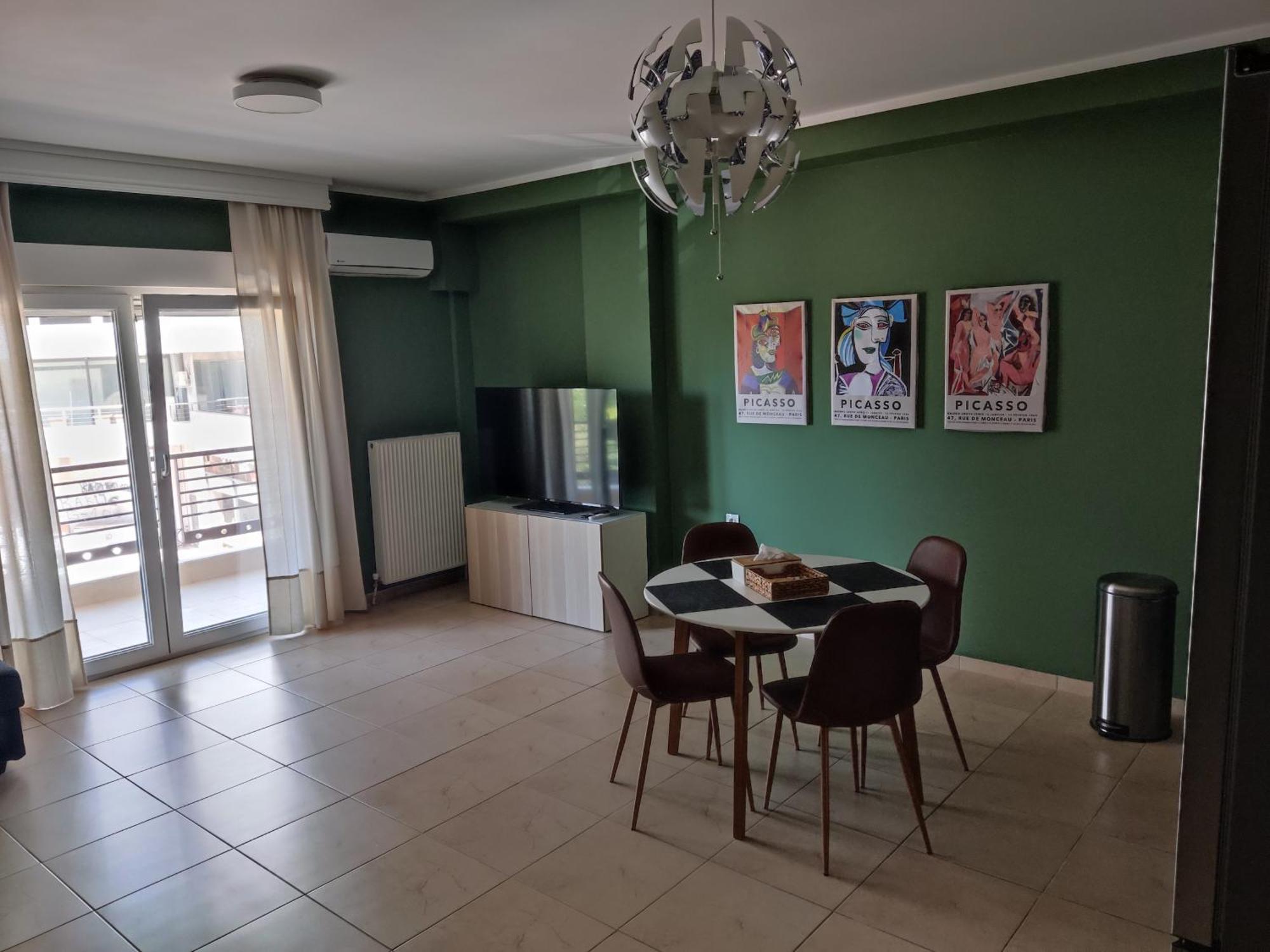 Cozy Apt! Friends & Family - Private Paid Parking Солун Екстериор снимка
